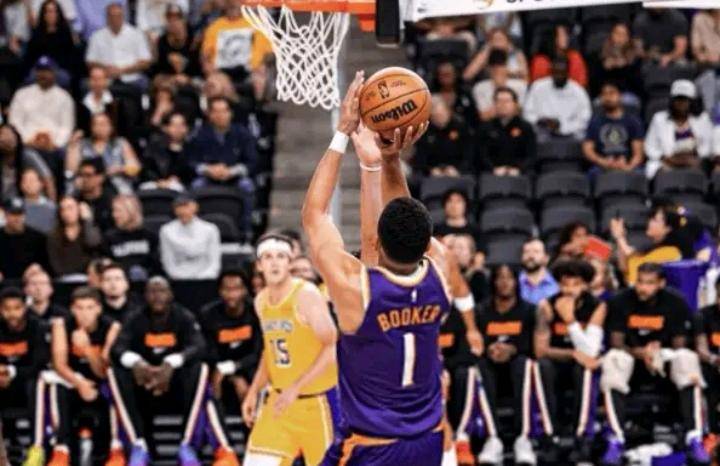 开云体育-关于湖人不断突破！，莱万多夫斯基连续十二场比赛得分超过刷新纪录赛场气氛高涨的信息