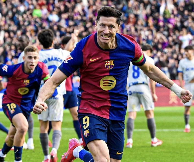 开云- 莱万多夫斯基vs内马尔 